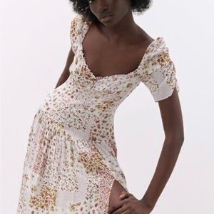 Size Large however fits Medium size also